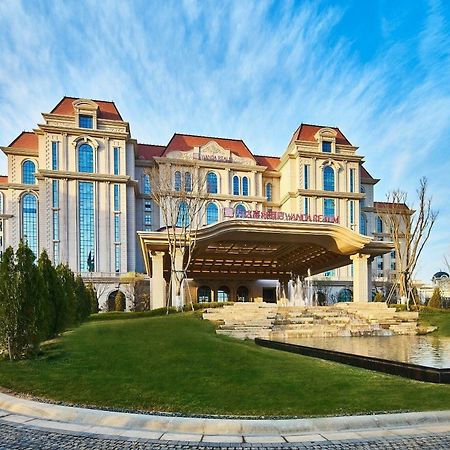 Wanda Realm Qingdao Movie Metropolis Hotel Exterior photo