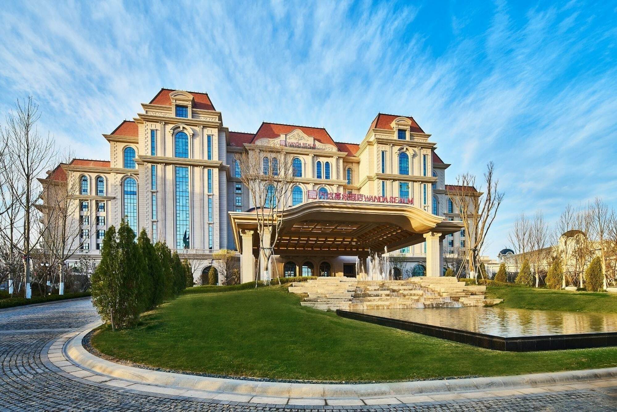 Wanda Realm Qingdao Movie Metropolis Hotel Exterior photo