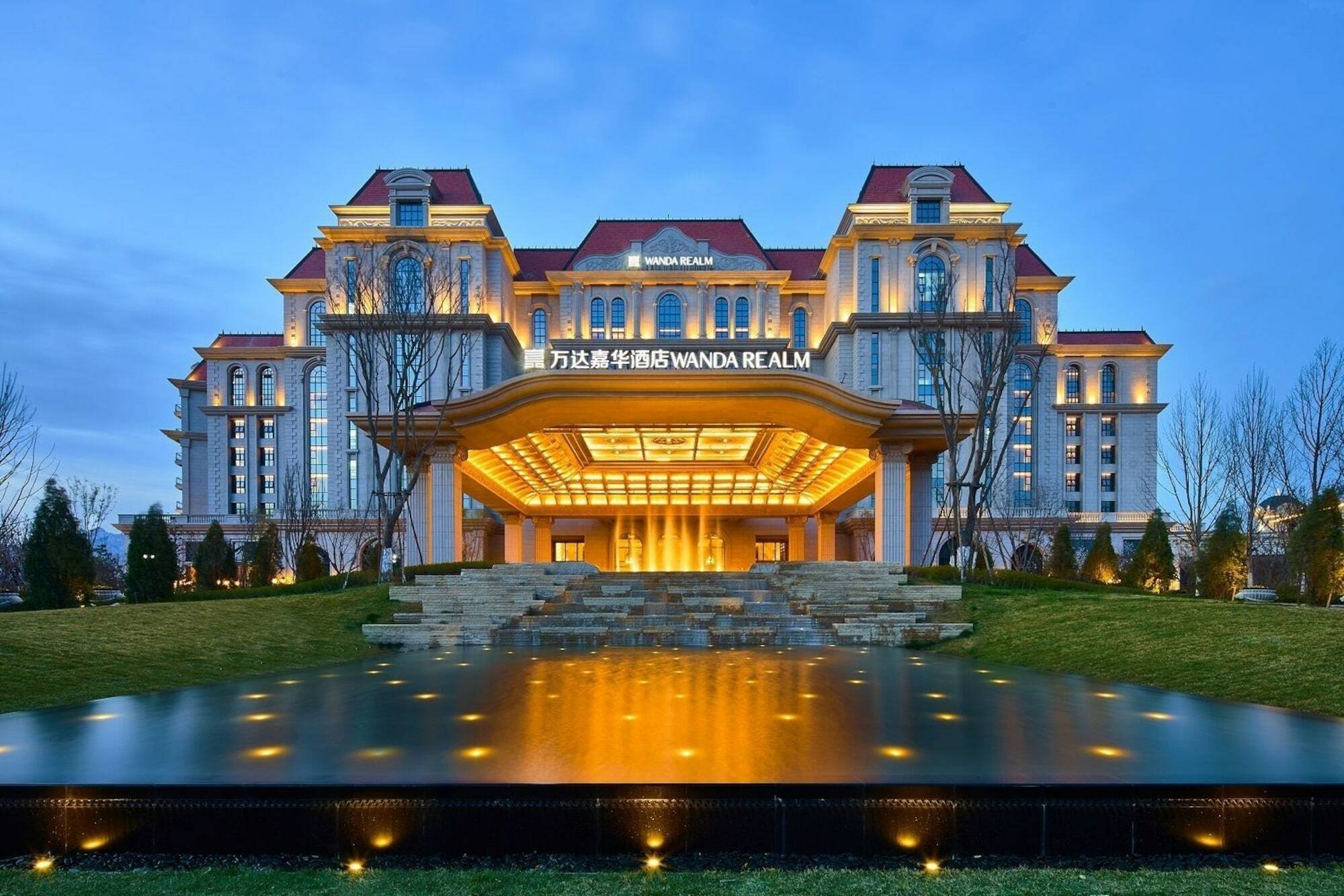 Wanda Realm Qingdao Movie Metropolis Hotel Exterior photo