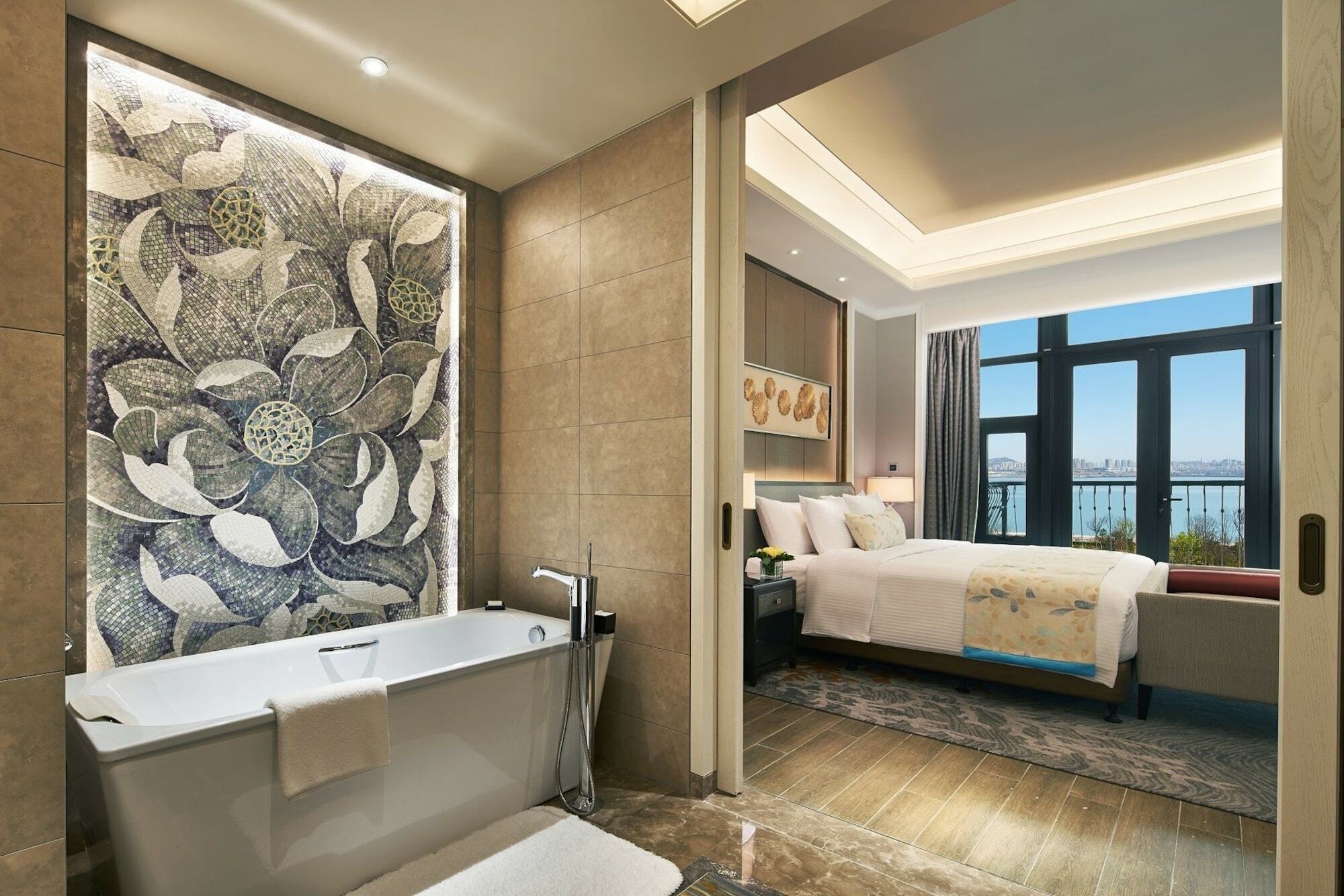 Wanda Realm Qingdao Movie Metropolis Hotel Exterior photo